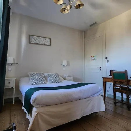 Guest house Chateau Pontet D'eyrans & 4*